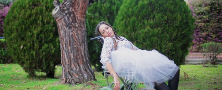 “Stronza” è il nuovo videoclip di Comagatte tra rap e elettronica e un pizzico di follia!