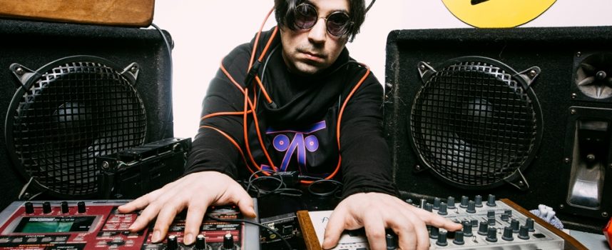 Sette AFK, Hello World (1964) è il nuovo singolo che anticipa l’album I/O Side