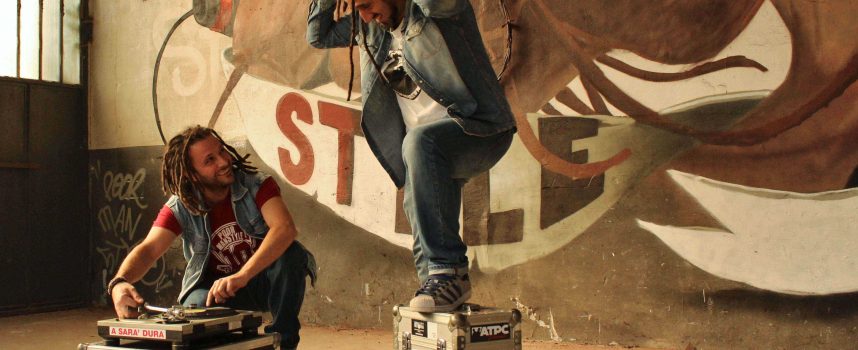 POOR MAN STYLE: È disponibile su YouTube il videoclip di “Luci Basse”, il nuovo singolo del duo rap/reggae torinese, prodotto da Dj Bonnot di Assalti Frontali