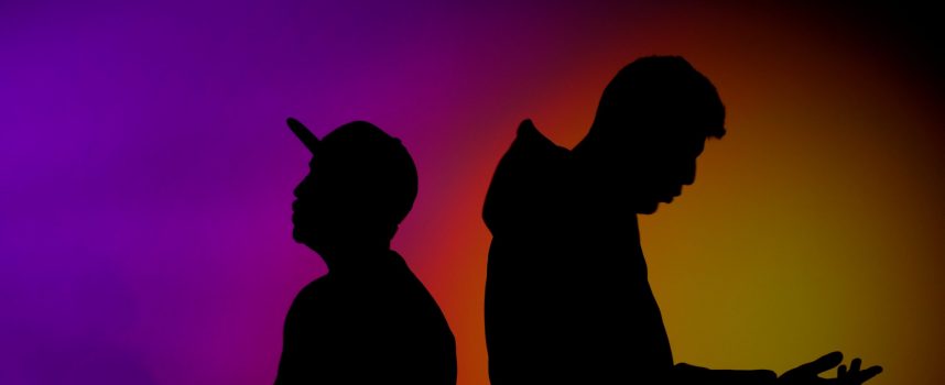 “Fra le note”: l’omaggio di Wiser al rap che l’ha cresciuto nel nuovo video