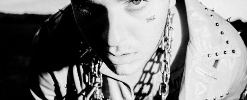 “Ego” & “Non dirmi quando morire” è il nuovo doppio video estratto da “Scum Amore”, il terzo progetto solista del rapper fiorentino Shama24k