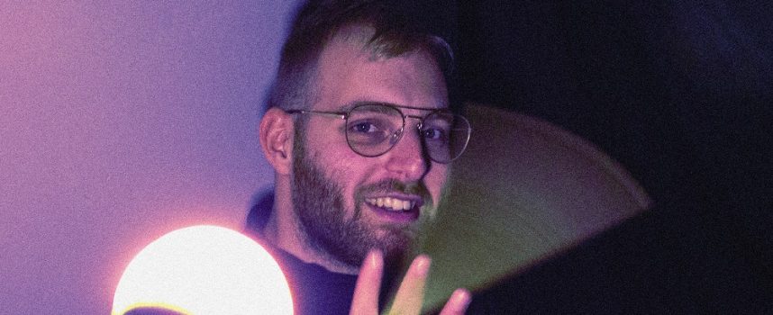 “Simone, 808 e le sue canzoni”: l’EP del produttore Fin guarda a Drake e al cantautorato italiano