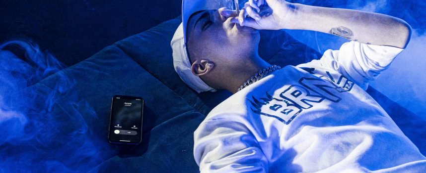 “Mezzanotte” è il nuovo punto di svolta nella carriera di Skinny, tra i giovani più in vista della nuova scena rap italiana