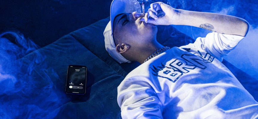 “Mezzanotte” è il nuovo punto di svolta nella carriera di Skinny, tra i giovani più in vista della nuova scena rap italiana