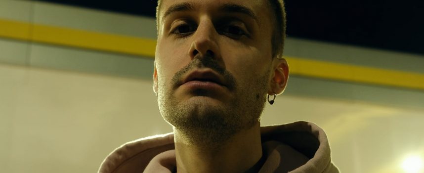 “Luce e Fango”: il nuovo brano di Eakos