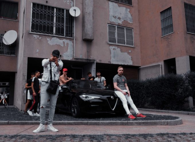 Guarda ora il video di Mamacita di Ommy su YouTube