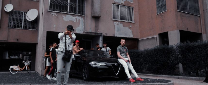 Guarda ora il video di Mamacita di Ommy su YouTube