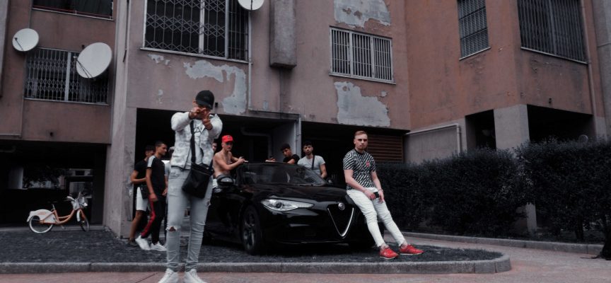 Guarda ora il video di Mamacita di Ommy su YouTube