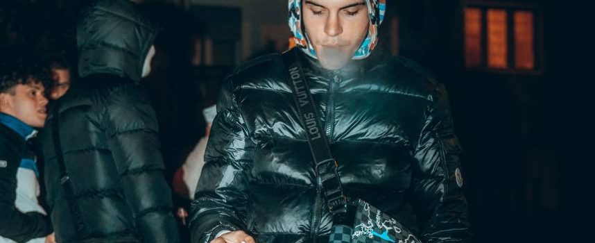 “No WiFi”: nel nuovo singolo CrocoJonny chiude con le distrazioni, l’unico focus è la musica