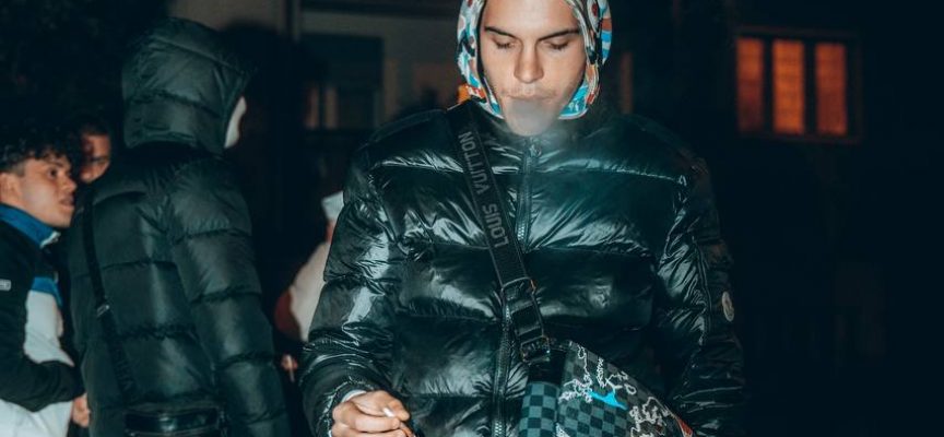 “No WiFi”: nel nuovo singolo CrocoJonny chiude con le distrazioni, l’unico focus è la musica