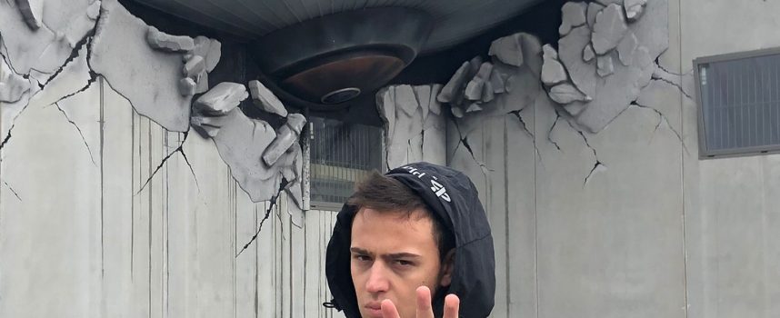 “Shuttle / Sci-fi”, Akes canta la tecnologia che prende il sopravvento sulle emozioni