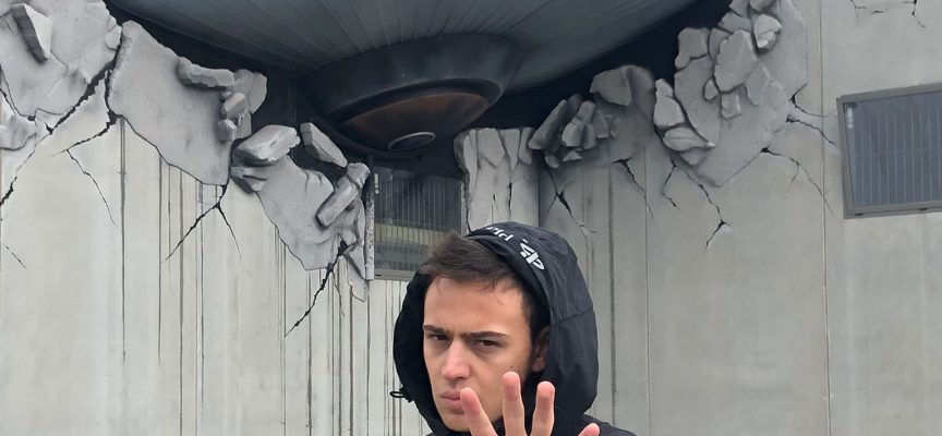 “Shuttle / Sci-fi”, Akes canta la tecnologia che prende il sopravvento sulle emozioni