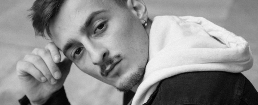 Manuel si racconta nel suo nuovo singolo omonimo