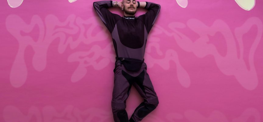 “Profondo Rosa”: l’album d’esordio di Simone Panetti sancisce il suo ingresso definitivo nel mondo della musica