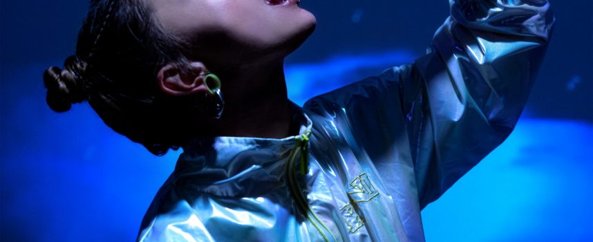 “30 gocce”: il nuovo singolo di Leslie è l’inno di una generazione alla ricerca di qualcosa, senza sapere cosa