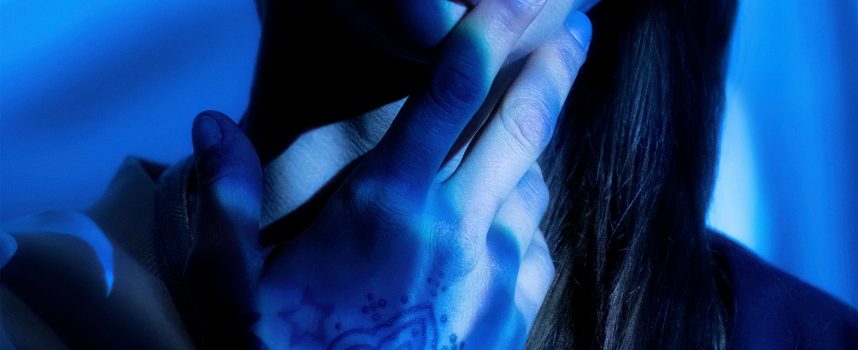 “Canzoni tristi e cose”: il nuovo EP di Leslie è un viaggio intimo e intenso negli stati d’animo più difficili da affrontare