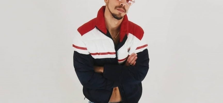 EASYMAN “Biberon” è il nuovo singolo del rapper brianzolo EASYMAN “Biberon” è il nuovo singolo del rapper brianzolo sul perseguire i propri sogni, senza ascoltare il giudizio della gente
