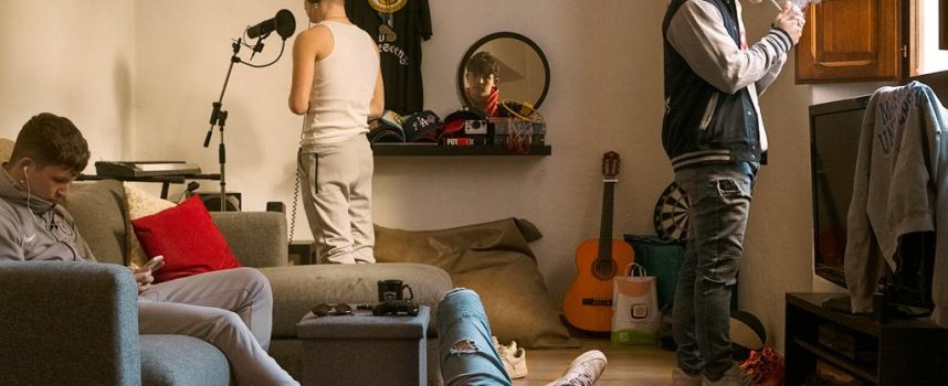 “Cosa Saremo (Mixtape)” è il nuovo album di Sgribaz distribuito da Believe