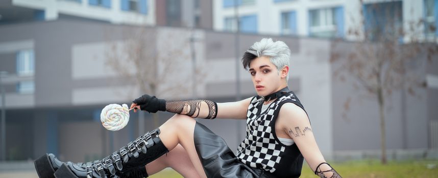 Jack Scarlett torna in scena con il suo nuovo singolo ” L’Ultima Metro”