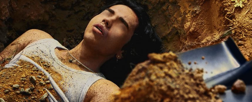 “Voilà”: il nuovo singolo di Chakra racconta di come, a volte, mettere fine a una storia è l’unico modo di volersi bene