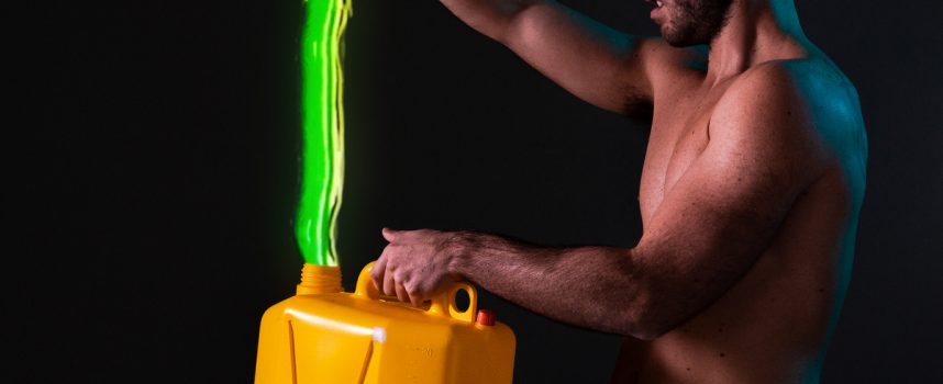 Faax torna con “SECK’S”, una fusione di rap, pianoforte e NFT