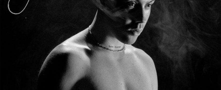 “Genesi”: fuori oggi il nuovo singolo di Low-Red, la giovane scommessa di Thaurus