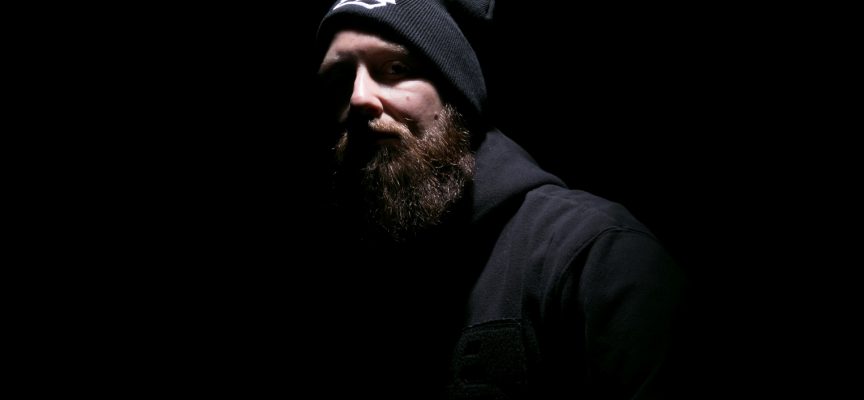 “Senza scuse” è l’ultimo videoclip estratto dall’album “Educazione e rispetto” di Gio Lama