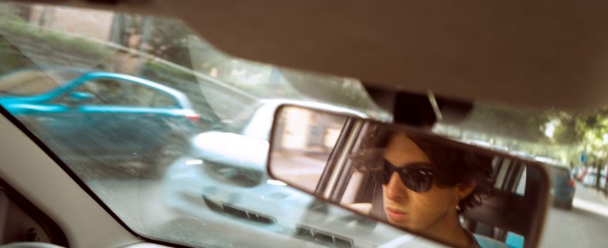 “Atlantide”: il nuovo singolo di Kursed Kalla è lo sfogo di chi non vuole farsi sommergere dalla frenesia moderna