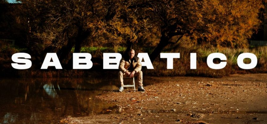 “Sabbatico”: fuori ora il disco d’esordio di Albino, che racconta le incertezze dei vent’anni in provincia, sotto la direzione artistica di Moder