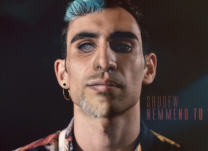 “Nemmeno tu”: nel nuovo singolo Shudew si mette a nudo, rappando e recitando in uno spoken word atipico