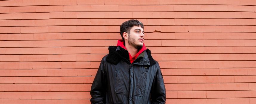 Il rap di Bede racconta l’amore per la musica oltre la malattia ed il concetto di reciprocità: “Gran Galà” è il suo nuovo singolo