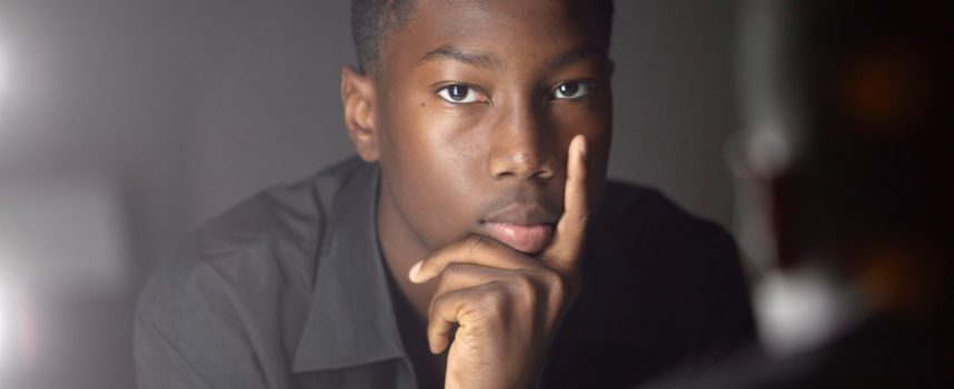 Da attore protagonista in “Autumn Beat” di Dikele al primo singolo ufficiale: Marco Renna pubblica “SOLO con pochi”, l’altro volto della Gen Z