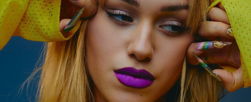 SHARI: disponibile da ora il visual video del nuovo singolo “Non esisto”, fuori per Columbia Records/Sony Music Italy