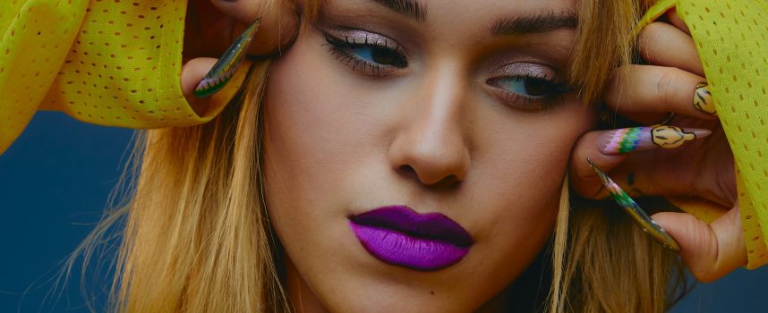 SHARI: l’artista Columbia Records/Sony Music Italy annuncia il nuovo singolo “Non esisto”, disponibile dal 13/10