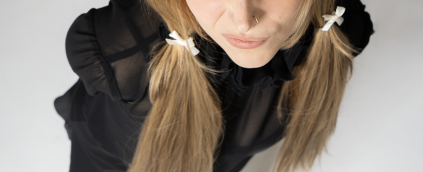 La cantautrice partenopea Menta presenta il secondo singolo “EDERA”