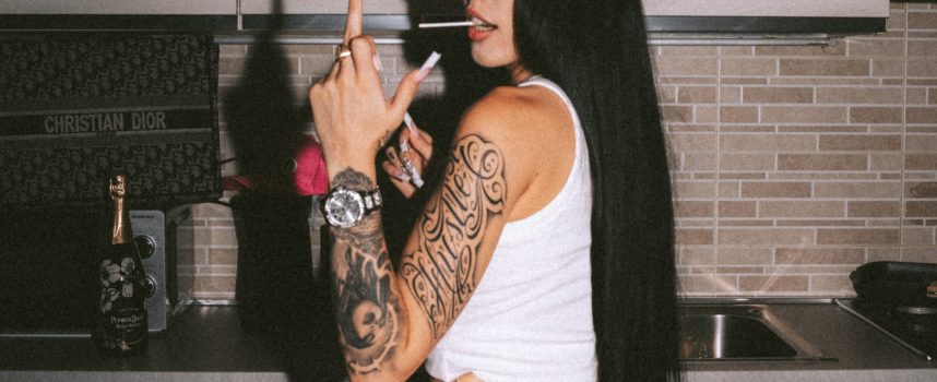 SILNYYA: col nuovo singolo “FAKE IT” continua il percorso della stella nascente del rap torinese