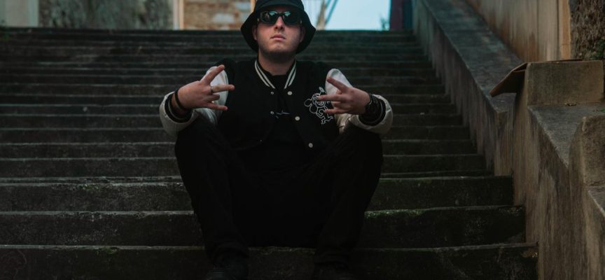 “Come Stai?”, il nuovo singolo di Pare che tra rap e pianoforte dà voce ai sentimenti inespressi