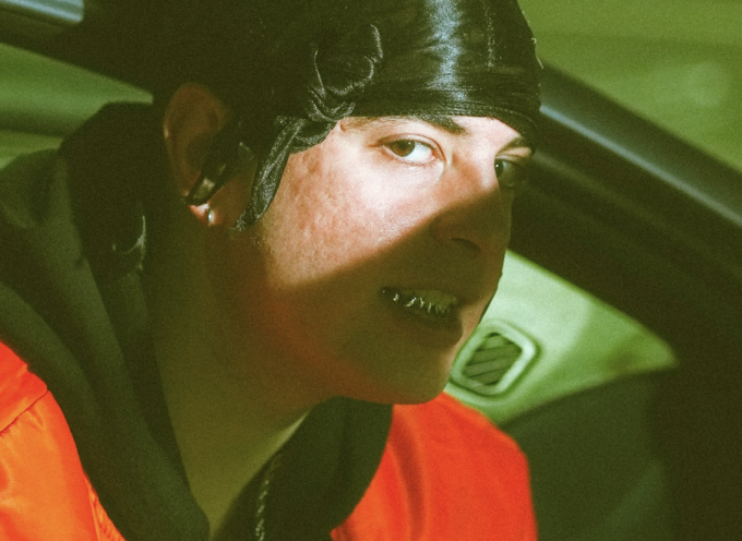 DOOPLER riaccende l’estetica della prima trap con il nuovo singolo “BENZ FLUO”