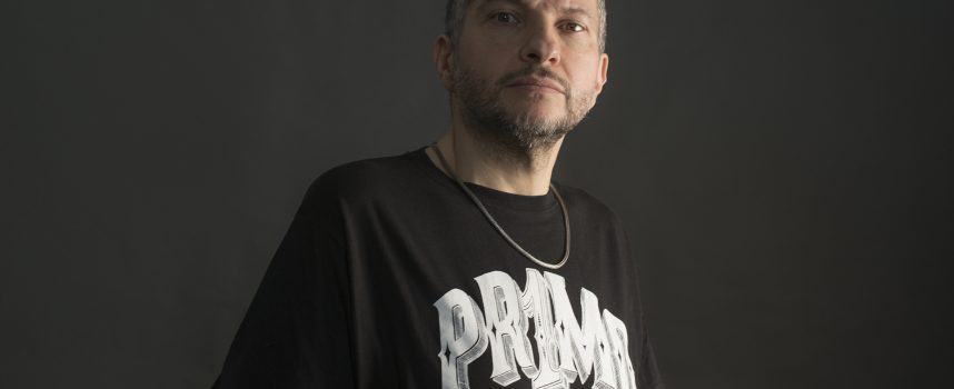 La cella di fronte, Kento porta in teatro l’esperienza nelle carceri minorili