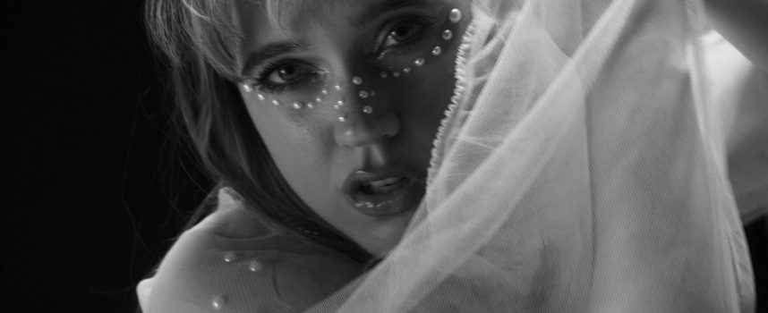 “Echi d’ombra” è il manifesto emotivo di Jey tra tensione lirica e rabbia rap