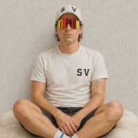 21 tracce rap contro l’economia del consumo rapido: Spectrum Vates e il debut album “Resto Fuori”