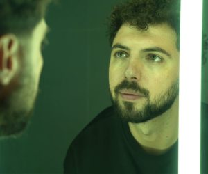 Il poliziotto-rapper Revman racconta l’uomo dietro la divisa in “Scatti in borghese”