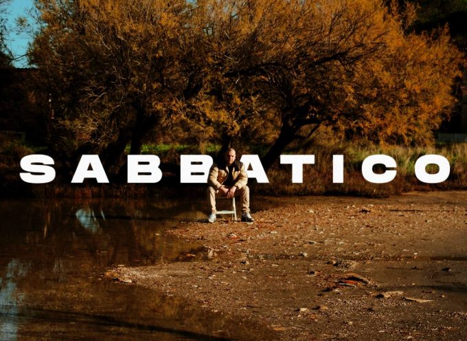 “Sabbatico”: fuori ora il disco d’esordio di Albino, che racconta le incertezze dei vent’anni in provincia, sotto la direzione artistica di Moder